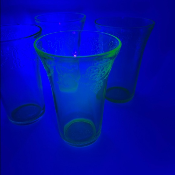 Vintage Green Glower Uranium Glass Tumblers Set of 4 - Picture 3 of 9